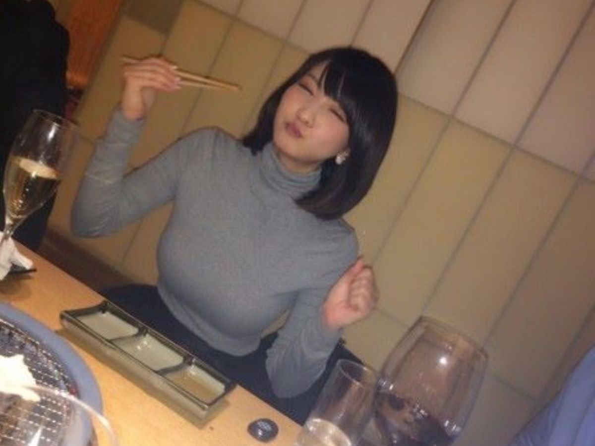 冬が好きなってくるニット着てる巨乳お姉さんのエロ画像の画像3