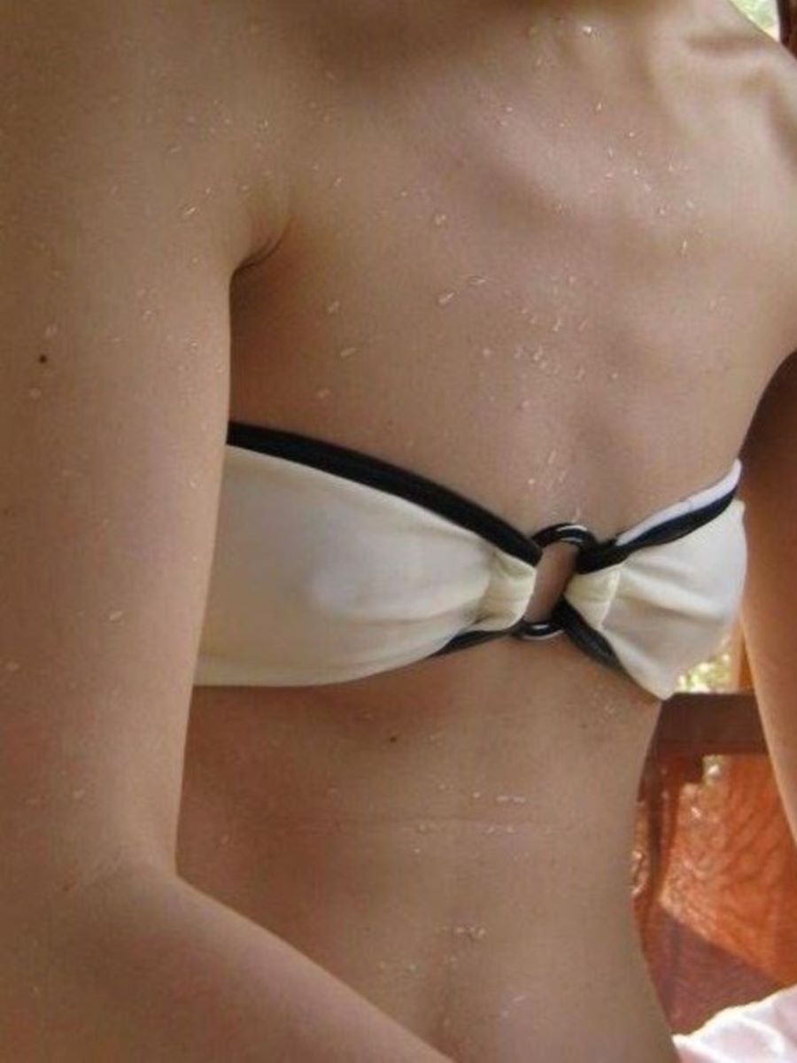 乳首もマン毛も透けちゃってる素人さんの水着画像えっろwwwの画像90