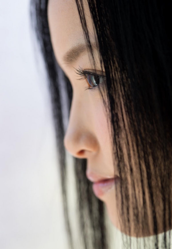 そっくりなアイドルが多くてすぐに人気になった柚月あいちゃんとお家でイチャイチャなグラビア44