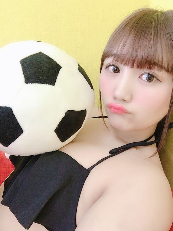 可愛い顔にムチムチな身体に食い込ませてるのが使える椿理穂のイメージwwの画像3