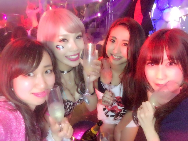 バーレスク劇場で働くエロいギャル達wwガッポガッポですねwwの画像13