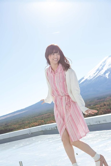 西野七瀬のビキニでのスラっとした美脚に太ももが素晴らしすぎる!!17