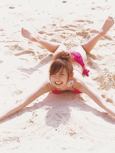 元AKBで一番抜かれたであろう篠田麻里子のアソコの食い込みがエロすぎww37