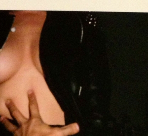 アシュレイ・ベンソンのおっぱい見えてる流出画像にエロいセクシー画像ｗｗｗの画像64