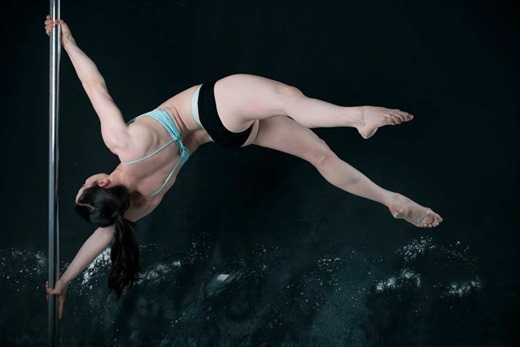 アクロバティックな変態体位を想像しながら見たいポールダンスしてるエロ画像の画像155