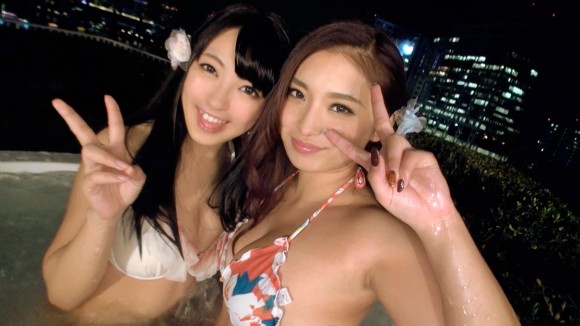 ナイトプールでナンパしたショップ店員2人と終始いやらしい音たてながらの3Pwwの画像2