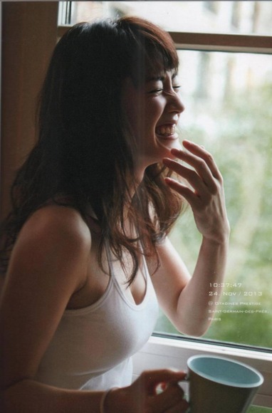 綾瀬はるか「ダメですよ!中は」って感じの濡れてる過激なグラビア画像でのおっぱいの張りww27