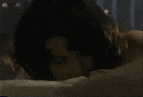 おっぱい見せて揉まれて吸われちゃったりしてる芸能人の濡れ場のエロgifが興奮するwwの画像69
