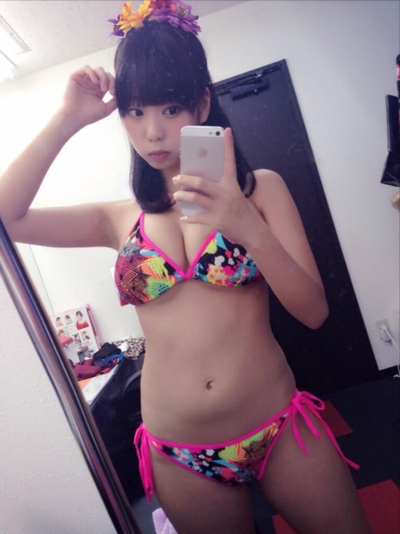 ミルキーグラマーの時より小さくなった水着で乳首飛び出そうですwwってか出ろww18