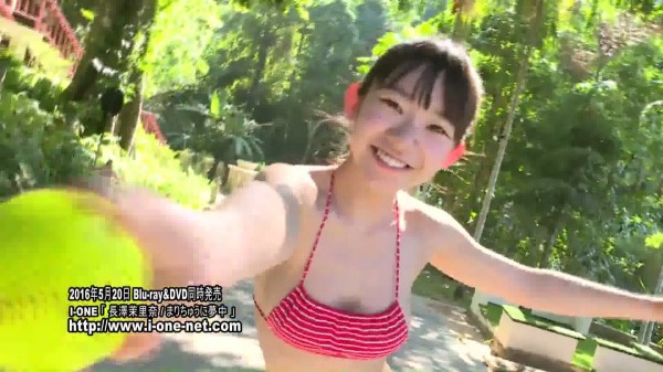 こんな可愛い子がプールにいたら勃起してまう長澤茉里奈の合法ロリ巨乳おっぱいwwwの画像15