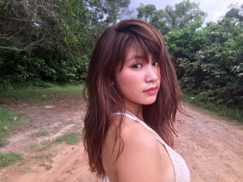 汗でテカってる谷間がたまらない久松郁実のエロボディwwwの画像8