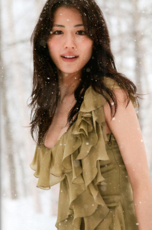 綾瀬はるかのおっぱい目線のおっぱいグラビアを厳選してあつめてみたwwの画像130