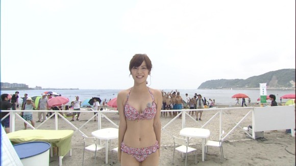 木下ひなこのワンピース水着で何カップかわかるんじゃね?ってキャプ画像23