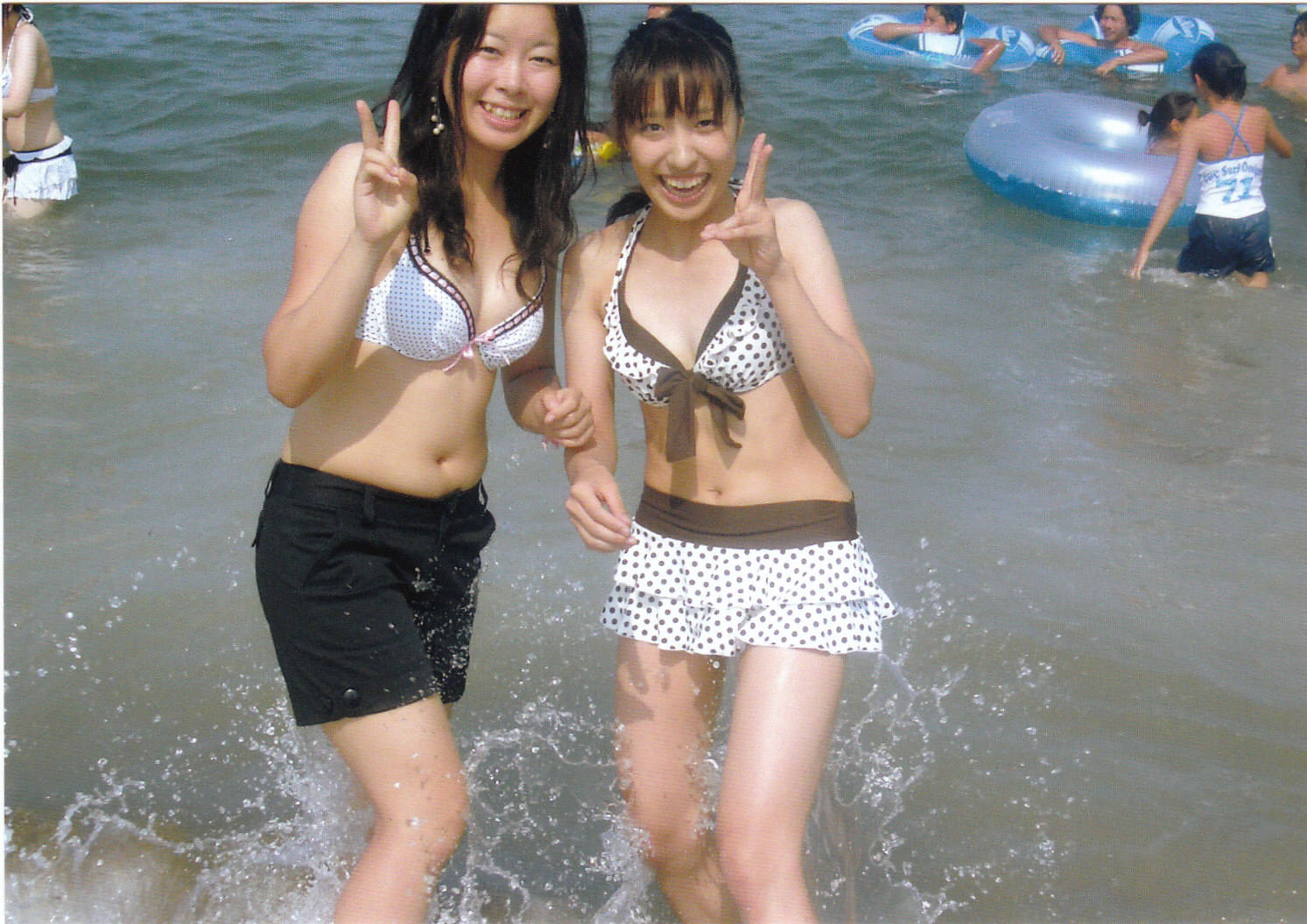 海に行くのは面倒なんて人向けの素人水着画像まとめ33