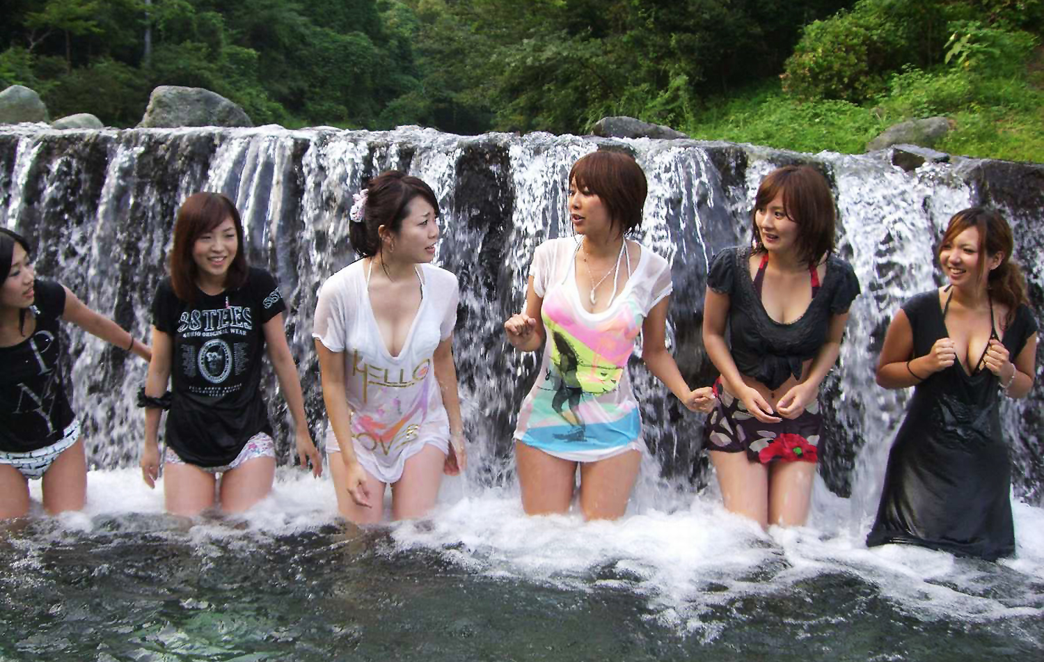 海に行くのは面倒なんて人向けの素人水着画像まとめ37